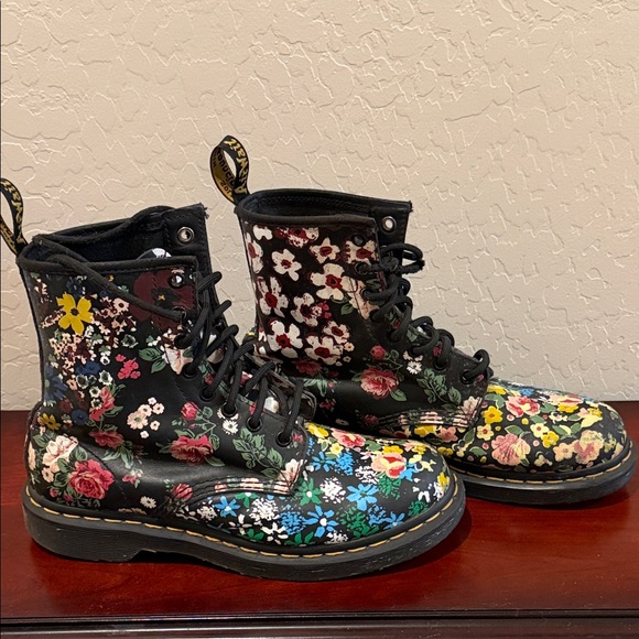 Dr. Martens Shoes - Dr Marten Pascal 1460 Floral Boot Womens size 8 EU39